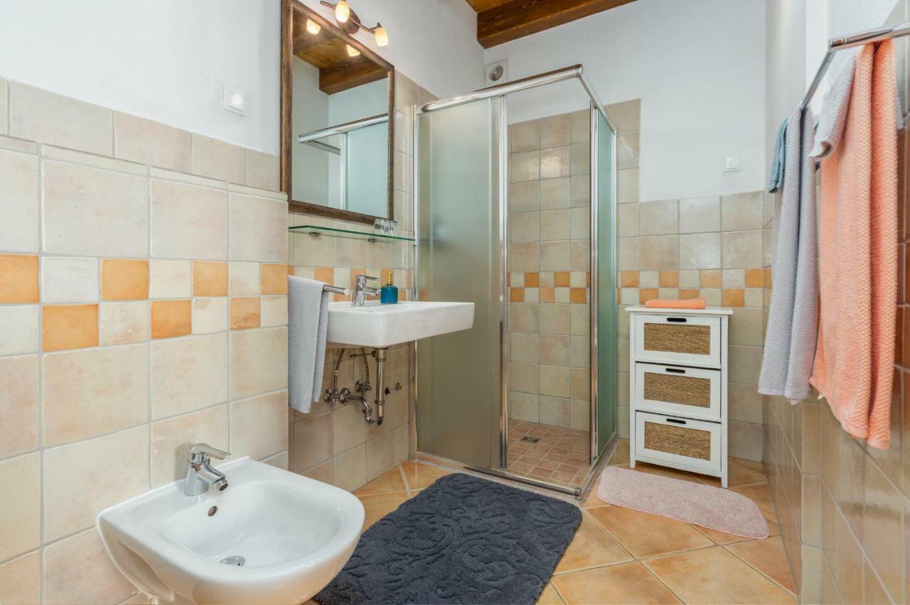 Appartement Dvor Strica Grge à Kaštelir Extérieur photo