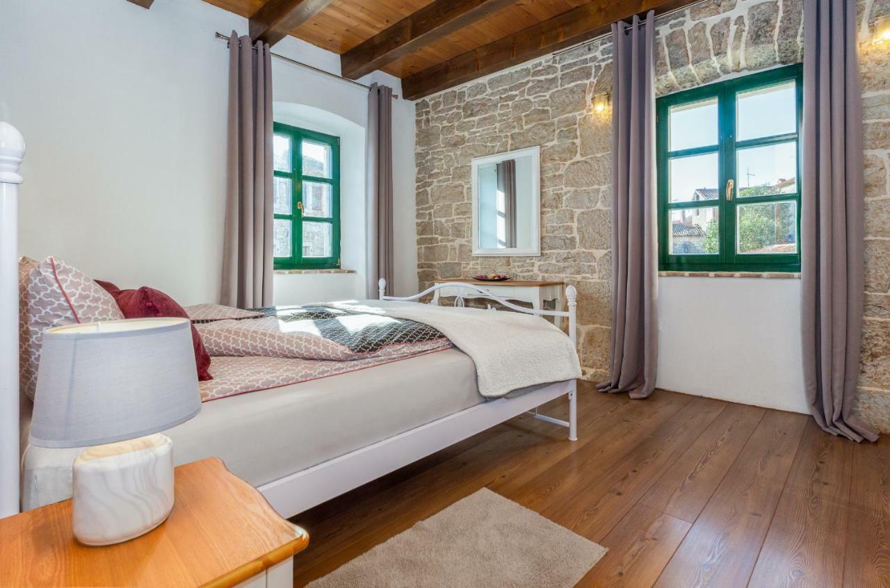 Appartement Dvor Strica Grge à Kaštelir Extérieur photo